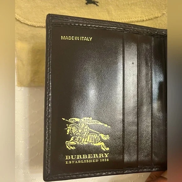 Authentic Burberry Haymarket Check Buckle Trifold Wallet - Unisex - Picture 13 of 17